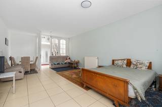 Te koop: opbrengsteigendom in de Varentstraat, centraal gelegen in Opstal, nabij scholen, openbaar vervoer en het treinstation.Deze opbrengsteigendom...