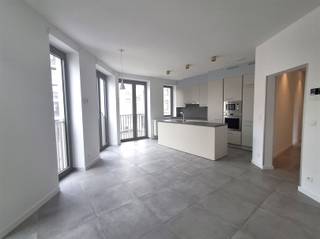 Spacieux appartement de 2 chambres au cur de Lier au deuxième étage, situé à la gare et à proximité de plusieurs voies de communication,...