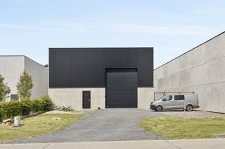 Op het bedrijventerrein Nelca Noord te Lendelede bevindt zich dit bedrijfsgebouw te koop bestaande uit een loods van 500m² met...