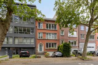 Instapklaar gezellig appartement gelegen op de tweede verdieping van een klein charmant gebouw vlakbij het Te Boelaer Park en Rivierenhof bestaande uit: inkom, gezellige living, keuken met aansluitend een leuk terrasje, 2 slaapkamers en badkamer. Onderaards is er een kelder voorzien. De gemeenschappelijke kosten bedragen 200€/mnd. voor cv, blokpolis, water, elektriciteit gemene delen, enz...<br />Dit appartement is gelegen vlakbij het bijna vernieuwde Arenaplein, belangrijke invalswegen, winkels, openbaar vervoer, het Te Boelaer Park, Rivierenhof, enz...