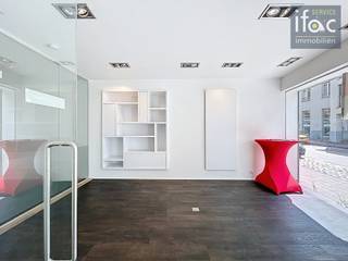 Zeer gunstig gelegen handelsgelijkvloers in de winkelstraat in het centrum van Tervuren met veel passage! Inkom, winkelruimte (30m²), atelier...