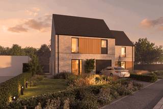Ontdek deze stijlvolle halfopen nieuwbouwwoning te Lede.<br /><br />LIGGING<br /><br />Hedendaagse architectuur, hoogwaardige materialen en duurzaam wooncomfort komen hier samen op een uitstekende locatie.<br />Dit nabij het Park van Mesen, het treinstation van Lede en het centrum met winkels, scholen en dagelijkse voorzieningen.<br /><br />INDELING EN AFWERKING<br /><br />Op het gelijkvloers zorgen de leefruimte met open keuken, eet- en zithoek en grote raampartijen voor een aangenaam en lichtrijk geheel met directe toegang tot het terras en de<br />private tuin. Verder zijn er een afzonderlijke bureauruimte, inkomhal, gastentoilet en ruime ingebouwde garage.<br /><br />De eerste verdieping omvat drie slaapkamers, een badkamer met dubbele lavabo, ligbad en douche en een afzonderlijk toilet. <br />De zolder biedt extra mogelijkheden en kan ingericht worden als vierde slaapkamer of polyvalente ruimte.<br /><br />Ook technisch is deze nieuwbouwwoning toekomstgericht, met vloerverwarming via een warmtepomp, ventilatie type D met warmterecuperatie en zonnepanelen.<br /><br />Een belangrijke troef is de mogelijkheid om in overleg met de bouwheer eigen keuzes te maken inzake indeling en afwerking.<br />Zo krijgt u de kans om van deze nieuwbouwwoning een thuis te maken die volledig aansluit bij uw persoonlijke woonwensen.<br /><br />VOORDEEL VAN 6%-BTW<br /><br />Profiteer van het verlaagd BTW-tarief van 6%, indien u aan de voorwaarden voldoet.<br /><br />Contacteer Krista of Kevin: 0470 70 72 26 of 0476 66 55 50.<br />(Beelden zijn referentiebeelden, oppervlakten geraamd)
