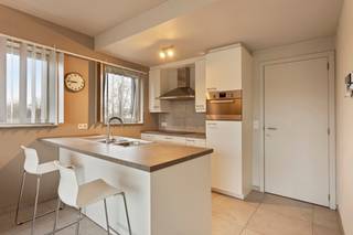 Instapklaar appartement op de eerste verdieping van een kleinschalig gebouw. Gelegen op wandelafstand van het centrum van Wommelgem en P+R...