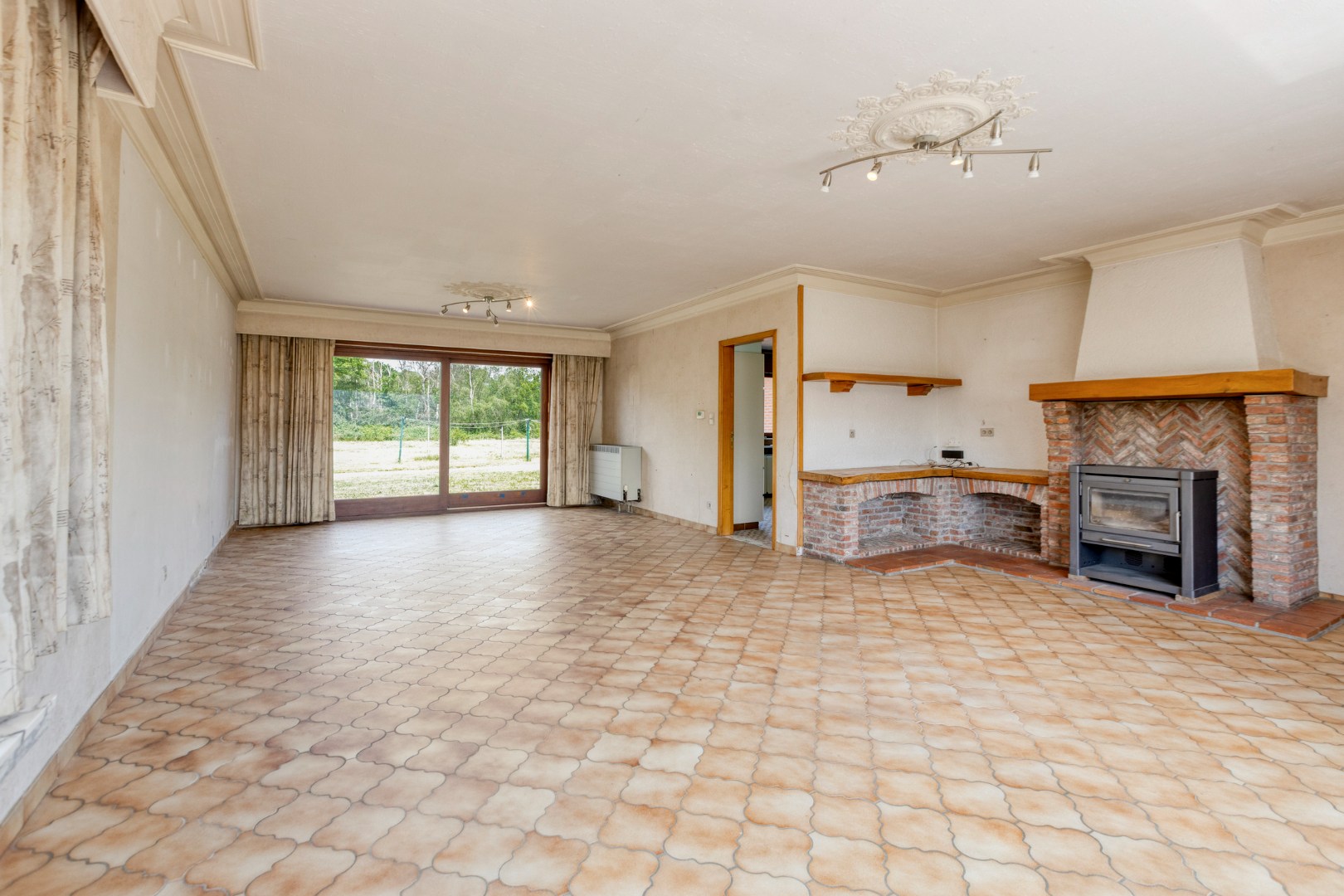 Te renoveren woning met 4 slpks, rustig gelegen in Hulsen op 3.675 m² ! - foto 4