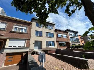 Op de Diestsesteenweg staat dit appartement met 2 slaapkamers te huur. Het appartement op een boogscheut van het station en van het centrum van...