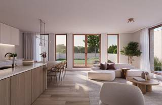 <div>
<p><strong>Ligging</strong><br />Project Gouwy ligt in Sint-Martens-Latem, een groene en rustige omgeving die bekend staat om haar exclusieve woonkwaliteit. De woningen bevinden zich bovenop twee nieuwe commerciële handelsruimtes, waardoor bewoners profiteren van een centrale ligging én volledige privacy. De omliggende groenzones vormen een natuurlijke buffer en creëren een serene woonbeleving op hoogte.</p>
<p><strong>Project</strong><br />Het project omvat zestien woningen, waaronder zes duplexen, met oppervlaktes van 62 m² tot 172 m² en keuze uit één, twee of drie slaapkamers. Ruime terrastuinen tot 66 m² en dakterrassen met 180° zicht versterken de openheid en het buitengevoel. De oplevering is gepland voor maart 2026.</p>
<p>Het ontwerp van Bontinck Architecture &amp; Engineering legt de nadruk op licht, ruimte en verfijnde lijnen. Grote glaspartijen, speelse volumes en hooggelegen woonruimtes creëren een vernieuwend architecturaal geheel met maximale beleving en privacy.</p>
<p>Elke woning is uitgerust met een lucht/water-warmtepomp, vloerverwarming met passieve koeling, individuele zonnepanelen en ventilatiesysteem D. Superisolerende beglazing en een doorgedreven energieconcept zorgen voor een zeer lage energievraag.</p>
<p>Gouwy combineert rust, uitzicht, groen en hedendaags comfort. Het project is duurzaam, stijlvol en volledig klaar voor een toekomstgerichte woonervaring.</p>
</div>
<div>Nieuw voor investeerders : het 6% BTW-tarief geldt nu ook voor aankopen die gedurende 15 jaar verhuurd worden (onder de toepasselijke wettelijke voorwaarden). Dat verlaagt de aankoopkost en kan uw netto-rendement aanzienlijk verbeteren.</div>
<div></div>
<div>Contacteer Krista voor meer info op 0470 70 72 26</div>
<div></div>