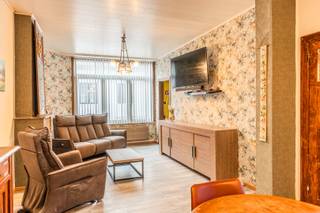 Welkom in de Thomas van Loostraat 28 te Oostende.Deze op te frissen beletage-woning vind je in de rustige Vuurtorenwijk, in de buurt van de Spuikom...