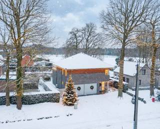 In een rustige en uiterst gegeerde residentiële buurt in Hasselt bevindt zich deze perfect onderhouden, vrijstaande woning. Een eigendom die...