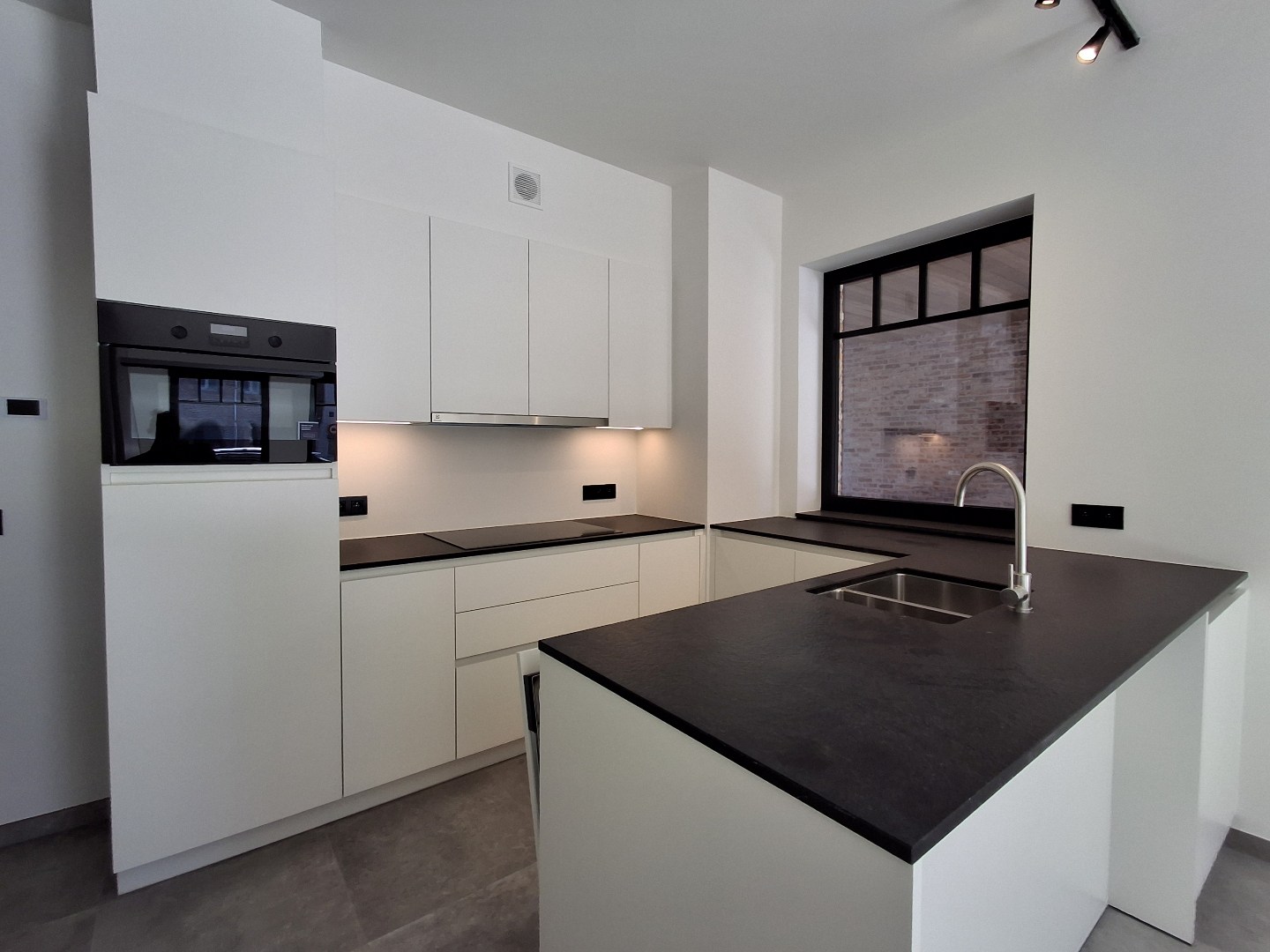 INSTAPKLAAR NIEUWBOUW GELIJKVLOERSAPPARTEMENT IN HARTJE RUISELEDE - foto 4
