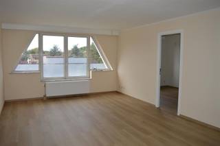 Vraag uw bezoek aan via info@optimusvastgoed.be!TE HUUR: Gunstig gelegen appartement met 2 slaapkamers in Munsterbilzen!Op een gunstige locatie te...