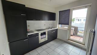 Gezellig appartement op de 2de verdieping centraal gelegen in Maasmechelen.In het appartement is er een inkomhal met een apart toilet, een grote...