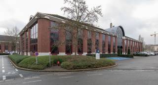 !! INVESTERINGSOPPORTUNITEIT !! Fantastisch gelegen verhuurde kantoorruimte met een totale oppervlakte van 866 m² te koop op slechts 3 min. van de...