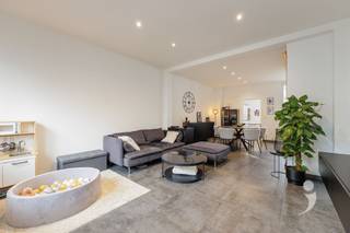 Bent u op zoek naar een volledig gerenoveerde woning? Dan is deze charmante halfopen bebouwing gelegen te Marktweg 9 precies wat u zoekt!De woning...