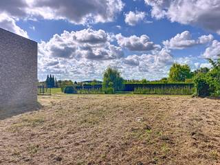 In deze nieuwe doodlopende verkaveling 'Biezenvelden' te Beerzel realiseren we 10 uiterst energiezuinige woningen in een moderne stijl. Deze...