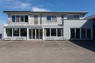 Twee mooie, gelijkvloers kantoren te huur van ca. 26,5m² en 30m² gelgen op het Spijker te Essen.
