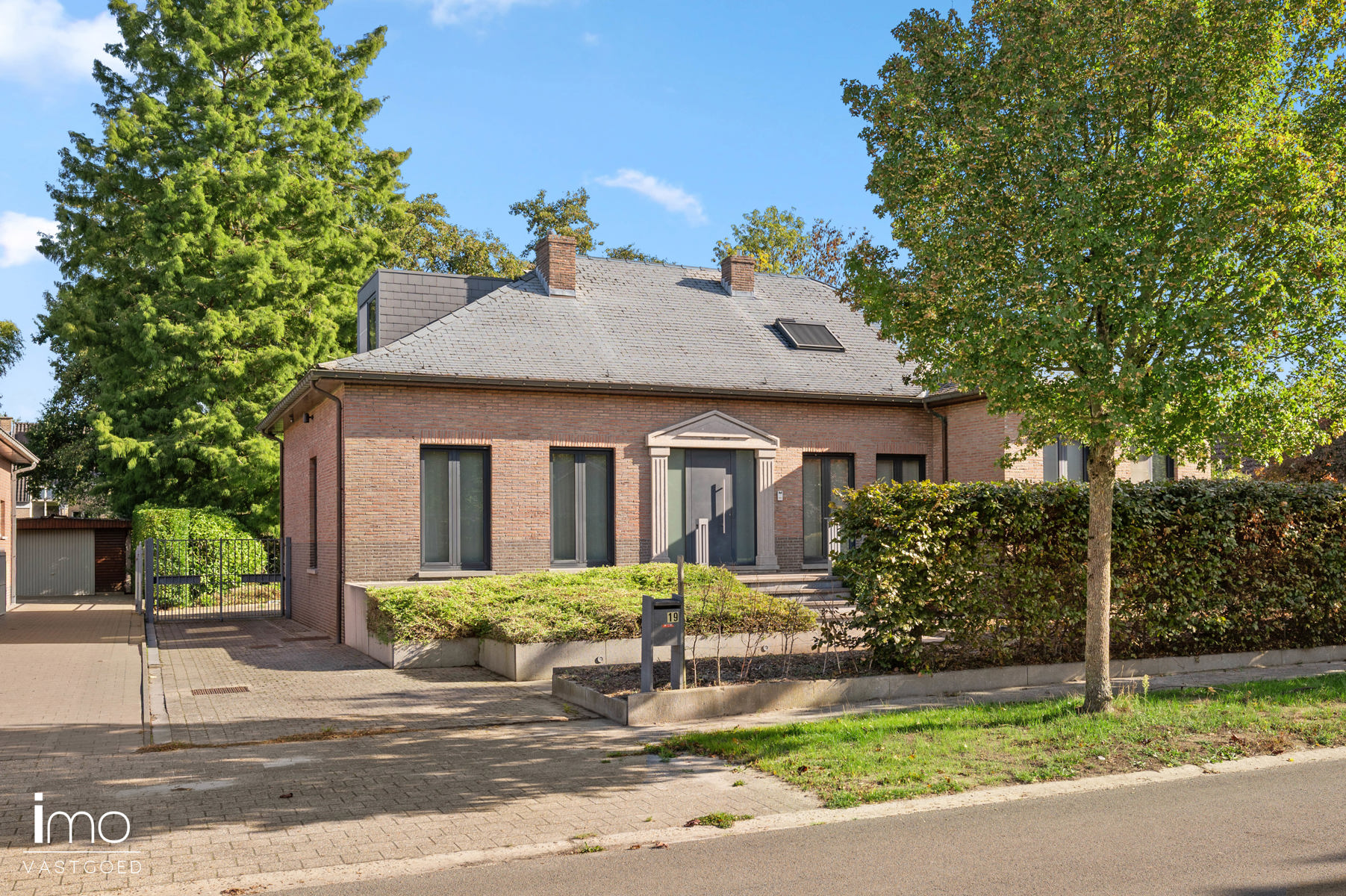 Zeer ruime woning met 4 slaapkamers op een toplocatie. - foto 2