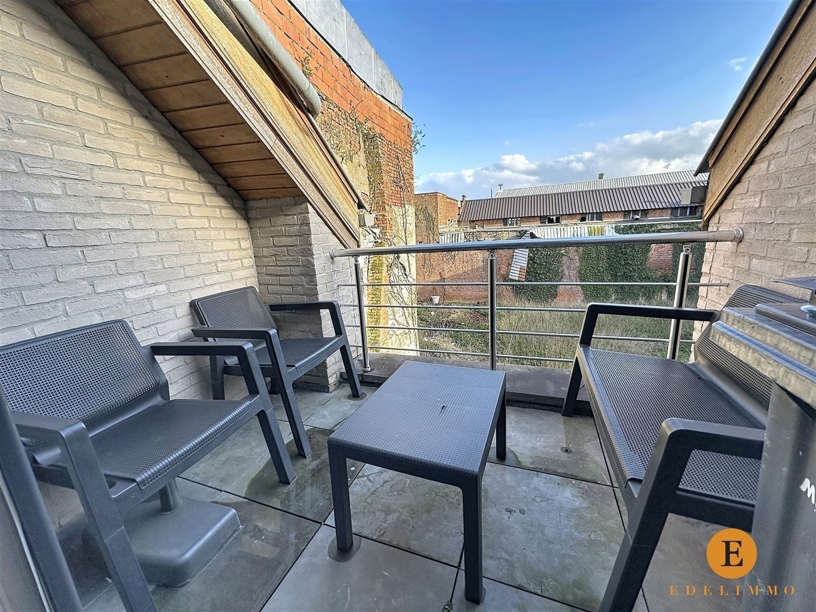 Instapklaar 2-slaapkamerappartement met terras vlakbij de Grote Markt. - foto 5