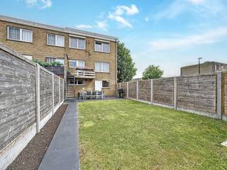 In de Evendijk te Knokke-Heist vinden we dit huis met 3 slaapkamers te koop. De woning werd in 2017 volledig gerenoveerd en is instapklaar. Naast de...