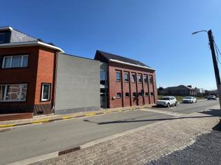 Polyvalente ruimtes te huur, geschikt voor uiteenlopende activiteiten zoals kantoor, praktijk, atelier of vergaderfunctie. Ideaal voor wie...