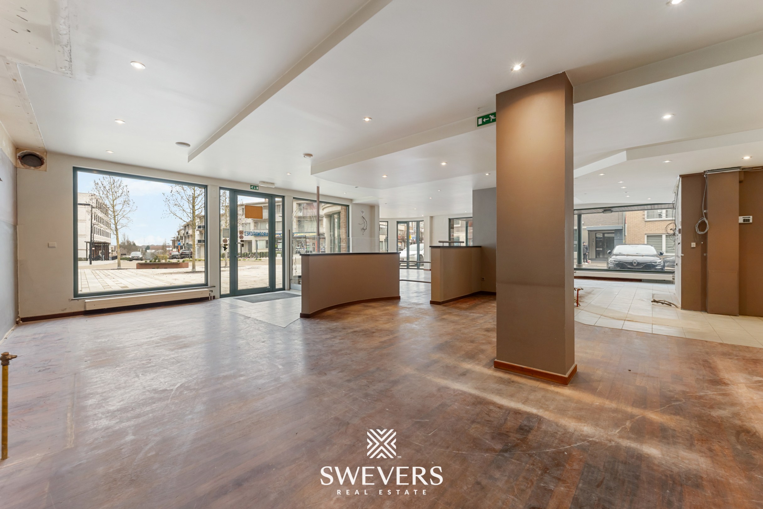 Commerciële opportuniteit met veel visibiliteit en ruimte in het centrum van Beringen - foto 2