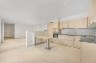 Volledig instapklaar gelijkvloers appartement (145m²) met 2 slaapkamers, inpandige garage en tuin/koer te Beringen-centrum. Belangrijkste troeven:-...