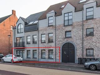 Het kantoor van 166m² + inkomhal is gelegen op het gelijkvloers en bevindt zich in een uitstekende staat. Het complex is gebouwd in 2011. De...