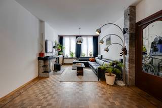 Achter deze mooie gevel op de Diksmuidelaan schuilt er ruimte en een tuin. Deze is 275 m² groot. Dat is niet “oh ja, valt mee”-groot, dat is...