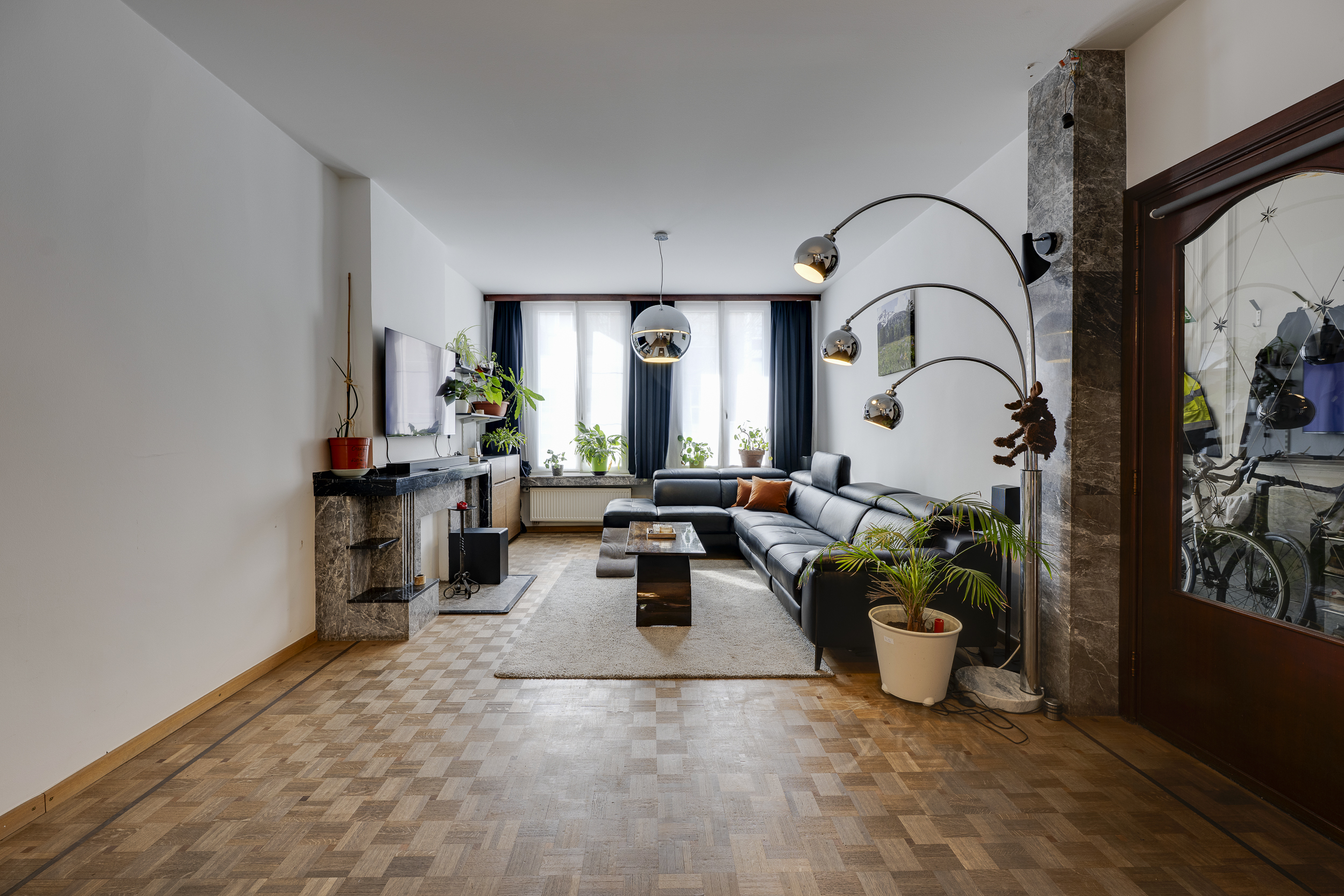 Witte gevel met tuin, véél ruimte en energetisch comfort - foto 1