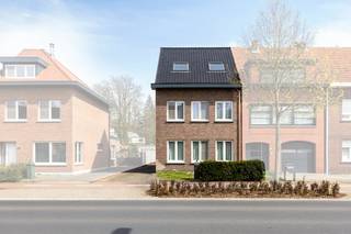 Ontdek deze halfopen bebouwing op een toplocatie te Brasschaat, gelegen in de Pauwelslei 30, met vlotte verbinding naar belangrijke invalswegen...