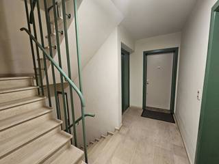 Instapklaar appartement in het centrum van Aalter. Gezien zijn ligging, met zicht op het oude gemeentehuis van Aalter, bevindt alles zich...