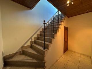 Dit instapklaar appartement is gelegen in het centrum van Staden.Het appartement heeft volgende indeling:Inkomhal, ruime leefruimte (+ gezellige...