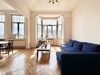 Prachtig 2 slpk app centraal gelegen in ZURENBORG.Het appartement is voorzien van een ruime inkomhal, gezellige, grote, lichtrijke leefruimte met...