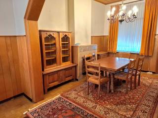 Ideaal gelegen en goed onderhouden woning op 3a 53ca bestaande uit inkomhal, leefruimte, eetkamer, keuken, badkamer met wastafel en douche,...