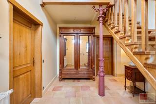 Op top Ardennen locatie gelegen Landhuis met vrij uitzicht,  5 slaapkamers, 2 badkamers, woonkamer, eetkamer/keuken. Zeer ruim souterrain en...