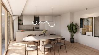 Découvrez ce élégant appartement d'une chambre au rez-de-chaussée au sein de la résidence "Antoine", un projet de construction contemporain à Knokke-Heist, idéalement situé à proximité de la mer. Grâce à sa proximité avec la plage, les commerces, les restaurants et toutes les commodités quotidiennes, vous pourrez profiter d'un confort de vie maximal à distance de marche de tout ce dont vous avez besoin. De plus, le tram côtier s'arrête à proximité, assurant une connexion facile avec toute la côte.<br /><br />Cet appartement fait partie de l'un des rares projets de construction à une telle emplacement central - une opportunité de plus en plus rare. De plus, Heist est clairement en mouvement : ces dernières années, des investissements importants ont été réalisés dans le renouvellement et la qualité de vie, et cette évolution positive se poursuivra dans les années à venir. Ainsi, cet appartement constitue non seulement un lieu de séjour agréable, mais aussi un investissement sûr avec une plus-value future.<br /><br />L'appartement lui-même a été conçu avec réflexion, offrant un espace de vie optimal et de grandes fenêtres qui apportent une abondance de lumière et une agréable sensation d'ouverture. L'architecture innovante de la résidence dégage fraîcheur et élégance - plus jeune et plus moderne que la plupart des projets environnants.<br /><br />Grâce à sa construction économe en énergie, cet appartement répond aux normes énergétiques les plus strictes, ce qui se traduit par des coûts de consommation réduits et une expérience de vie durable.<br /><br />Au rez-de-chaussée, un local à vélos est prévu avec deux crochets de vélo privatifs.<br /><br />La résidence Antoine représente le confort, l'élégance et une conception réfléchie - le choix idéal pour ceux qui recherchent un appartement moderne et sans souci d'une chambre à coucher au bord de la mer, avec la garantie d'un investissement stable dans un quartier en pleine croissance.