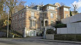 Immeuble de bureaux de caractère avec une visibilité exceptionnelle à Herent Nous avons le plaisir de vous proposer ce superbe et majestueux immeuble...