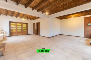 Op een boogscheut van centrum Oudenaarde bieden wij u deze woning te koop aan. Doorheen de jaren werden al heel wat werken uitgevoerd waaronder...