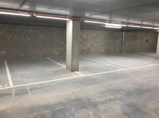 <p><span>En plein centre historique, nous proposons à la location ce parking souterrain .<br />Ce parking souterrain et délimité est situé au niveau -1 dans une résidence bien entretenue, portant le numéro 89 et très propice au stationnement. Le loyer est de 105,00 euros par mois. Durée du bail : minimum 1 an. Disponible à partir du 1er septembre. Pour les personnes décidant rapidement.</span></p><p><span> </span></p>