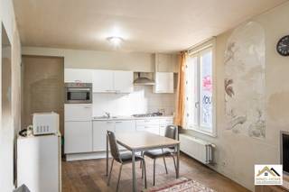 Deze compacte gelijkvloers appartement is gelegen op wandelafstand van het historisch centrum van Gent, vlak bij de Leie en biedt een...