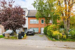 DESTELBERGEN - Instapklare gezinswoning nabij het centrum van Destelbergen Gelegen aan de Galgenberglaan 17 te Destelbergen vinden we deze...