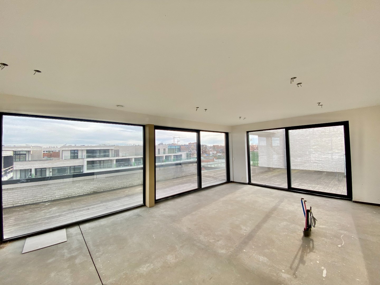 LUXE PENTHOUSE (141M²) MET PRIVATE LIFT, 2 SLPKS EN RUIM TERRAS (95M²) - foto 3