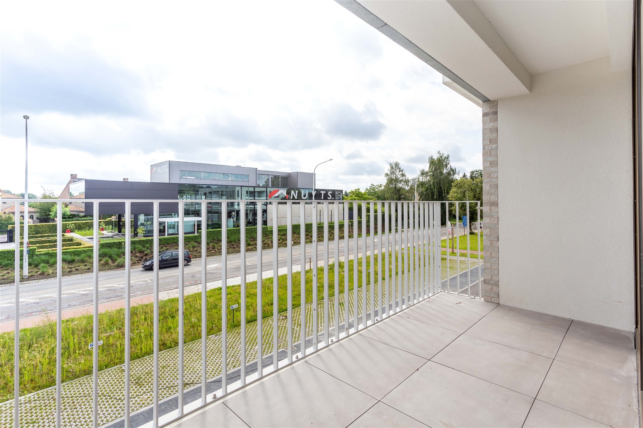 Lichtrijk appartement met 1 slaapkamer en autostaanplaats - foto 2