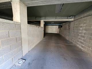 Autostaanplaats te koop in residentie Nieuwbries, centraal gelegen te Nieuwpoort-Bad.