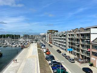 Zeer zonnig appartement aan de mooi vernieuwde jachthaven van Zeebrugge, voorzien van 2 slaapkamers en 2 mooie terrassen. Deze brede straat werd...