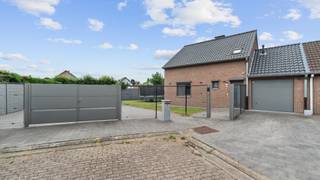 Welkom op de Cederstraat 46 in Houthalen Helchteren.Deze instapklare en moderne woning is gelegen in een doodlopende straat en in een bijzonder...