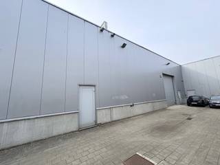 Gelegen aan de ring van Turnhout, opslagruimte van 95m². Privatieve ruimte 80m² à 50€/m²/Y + 15m² deel in de gemeenschappelijke ruimte. Wordt...