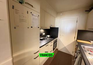 In een rustige straat in Mariakerke vindt u dit gezellige en lichtrijke appartement met een zonnige tuin, perfect voor wie houdt van rust en...