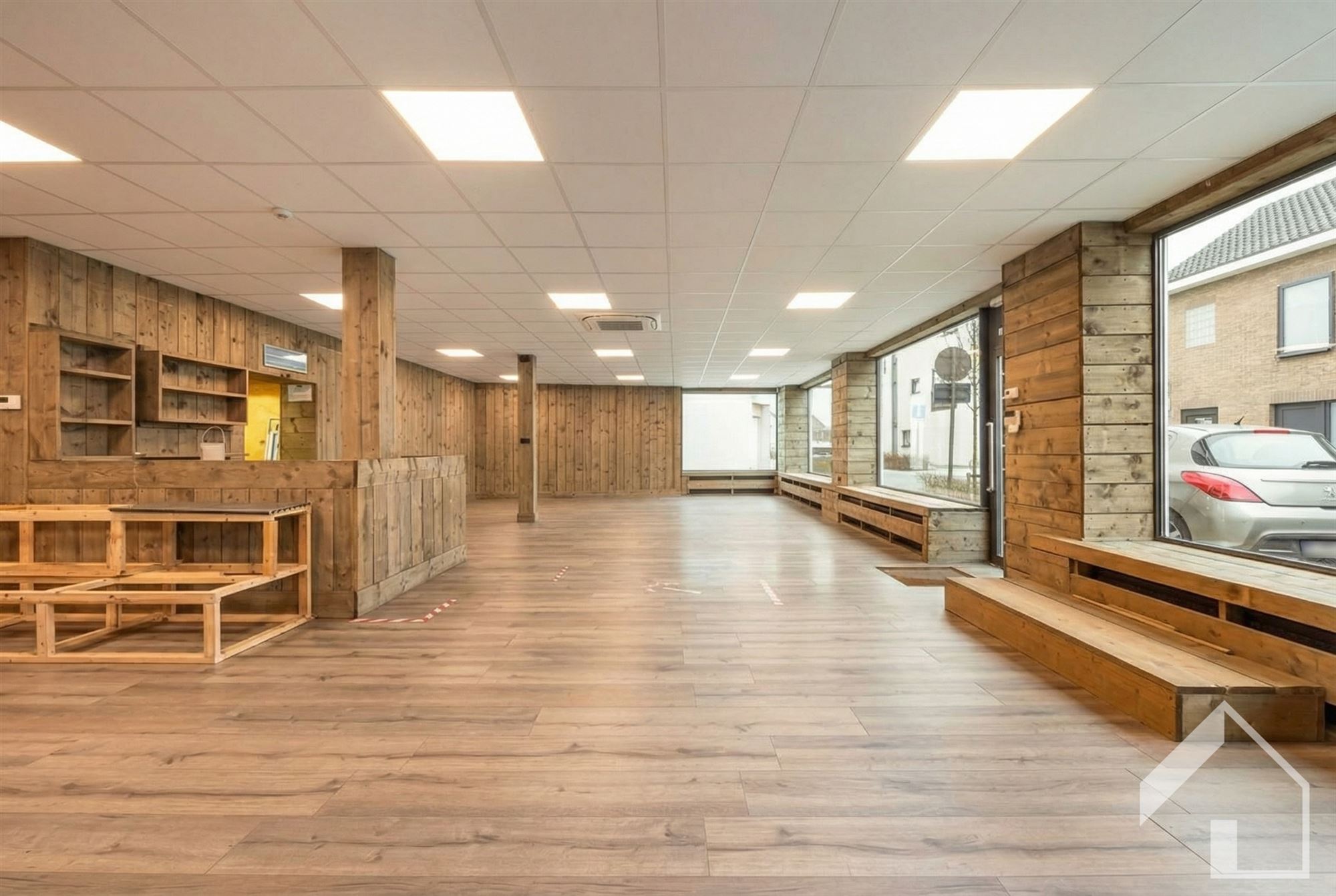 Gelijkvloers handelspand (300m2) + groot gerenoveerd appartement van 137m2 - foto 3