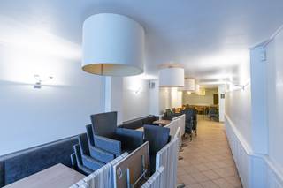 Uitzonderlijk aanbod: Zeer ruim handelspand op absolute topligging op de Zeedijk tegenover het Casino. In dit pand werd...