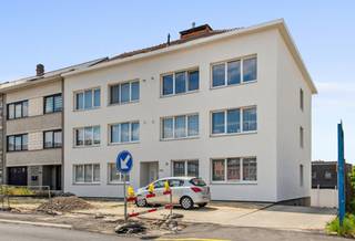 Te koop: gemengd gebouw op toplocatie aan de Bergensesteenweg 108, 1600 Sint-Pieters-Leeuw, vlak bij de E19, de Brusselse ring en grote winkels...